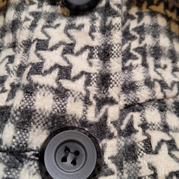 Romy | Houndstooth Coat - Picture 3 of 7